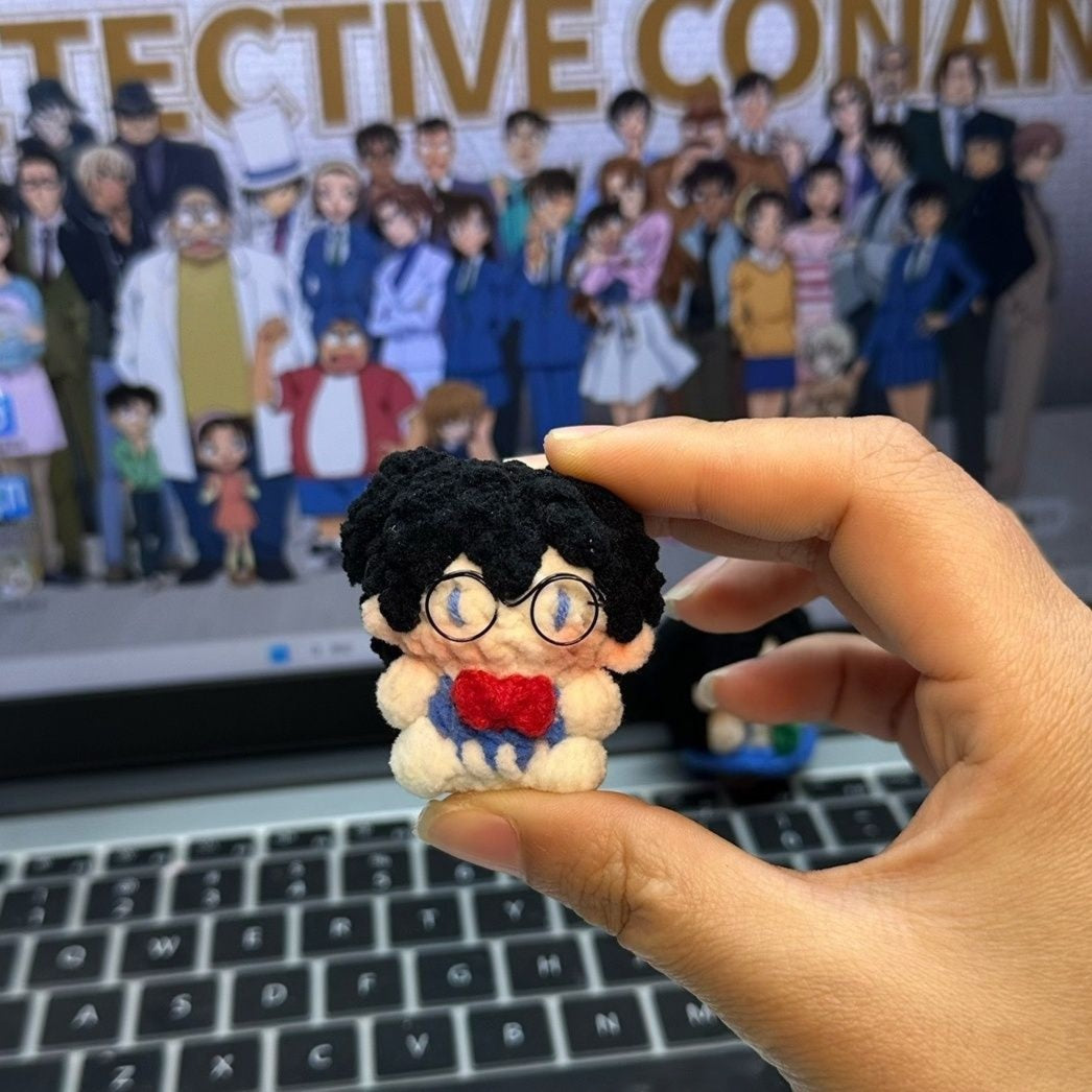 Detective Conan Official Same-Style Handmade Crochet Character Pendant Conan/Haibara Ai/Kaito Anime Peripheral Keychain Bag Ornament Fan Collection Gift/名探偵コナン 公式同風 手作りクロケットキャラクターペンダント コナン/灰原哀/怪盗キッド アニメ周辺 キーチェーン バッグオーナメント ファンコレクション用 ギフト